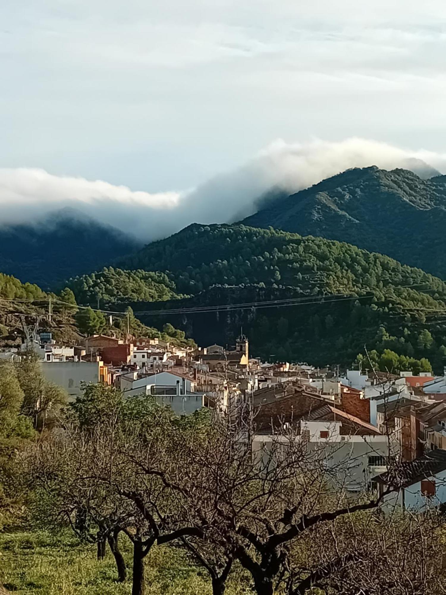 La Viajera Espadan Algimia de Almonacid Luaran gambar